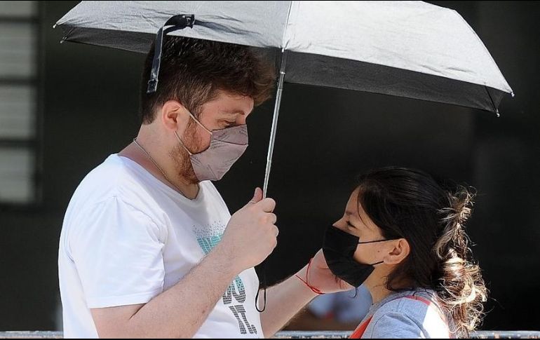 Plaza Constitución en Buenos Aires. La ciudad superó los 40 °C, algo que no ocurría desde 1995. REUTERS