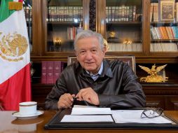 Son contadas las ocasiones en las que se ha visto a AMLO portando cubrebocas. ESPECIAL