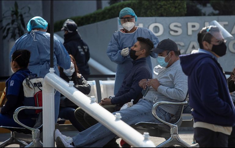 Una recomendación básica para quienes están contagiados de COVID-19 es aislarse, para no propagar el virus a otros y esperar que termine la etapa infecciosa. EFE / I. Esquivel