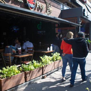 COVID: Jalisco prevé levantar medidas restrictivas en bares, antros y conciertos