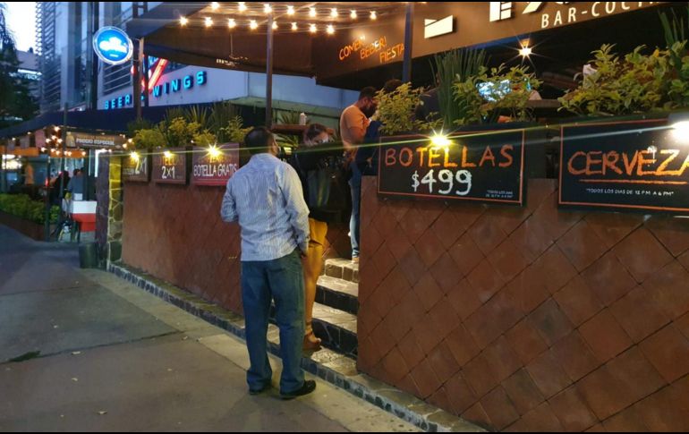 Aunque algunos bares de Guadalajara sí exigían el certificado, la mayoría no acató la orden del Gobierno de Jalisco. EL INFORMADOR/R. Bobadilla