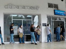 Usuarios del banco siguen realizando sus operaciones de manera normal en las sucursales. EL INFORMADOR/Archivo