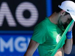 El gobierno de Australia canceló por segunda vez la visa a Djokovic, pero no procedió a su expulsión inmediata a la espera de que la justicia se pronuncie sobre el recurso presentado por los abogados del jugador. AP / M. Baker