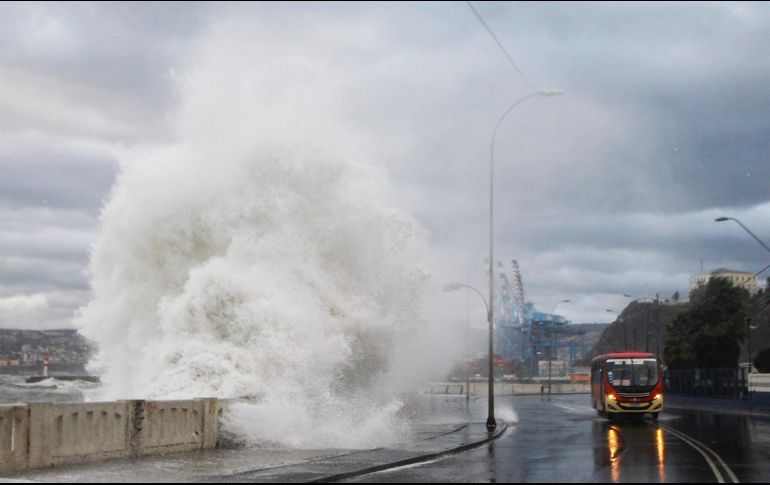 Algunas ciudades de Chile como Iquique o Chañaral registraron olas de casi dos metros tras la erupción del volcán en Tonga. EFE / ARCHIVO