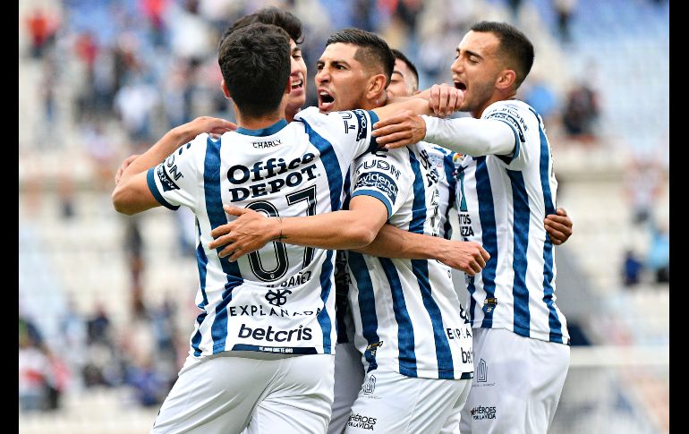 EL PRIMERO. Víctor Guzmán no perdonó las desatenciones en la zona baja de Chivas. IMAGO7