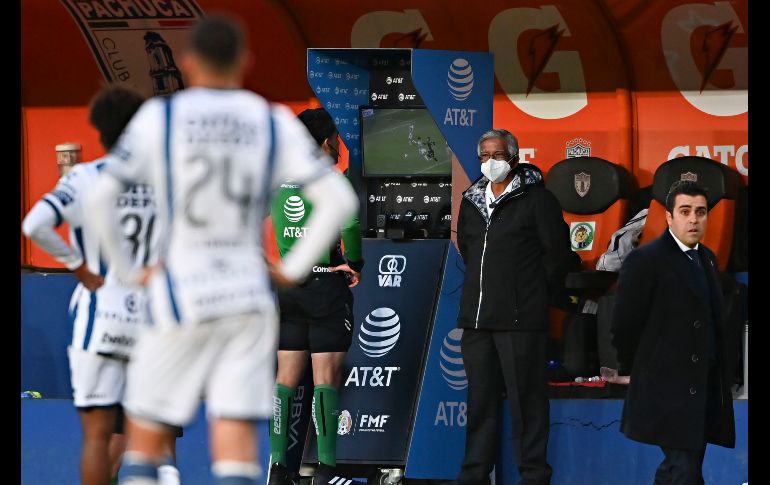 POLÉMICA. El árbitro había marcado que no era falta, sin embargo, tras ver en el VAR decretó penal. IMAGO7