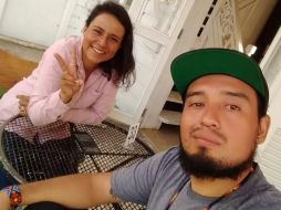Los biólogos mexicanos Lesli Elisa Nava Flores y David Olaf Santillán González viven en Tonga desde hace dos años. FACEBOOK