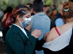 Dentro del programa de vacunación se han administrado 156.04 millones de dosis, al sumar 157 mil 442 durante la última jornada. EFE/M. Guzmán