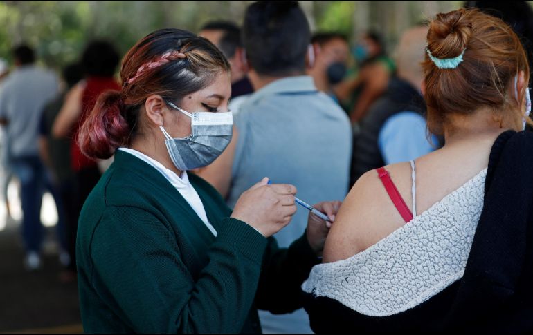 Dentro del programa de vacunación se han administrado 156.04 millones de dosis, al sumar 157 mil 442 durante la última jornada. EFE/M. Guzmán