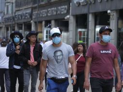 El efecto del cubrebocas durante la pandemia no únicamente reduce las posibilidades de contagio, también volvería más atractivos a los hombres. NTX/ARCHIVO