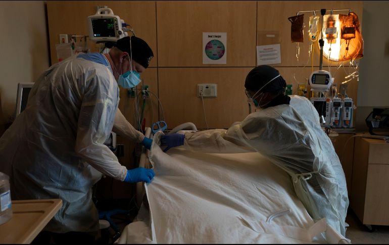 De acuerdo con la OMS, el asunto a resolver son las muertes y las hospitalizaciones, es la alteración de nuestra vida social, económica y política, esta es la tragedia. AP / J. C. Hong