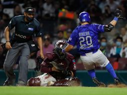 Missael Rivera anotó la primera carrera de Charros en una jugada polémica. TWITTER/charrosbeisbol