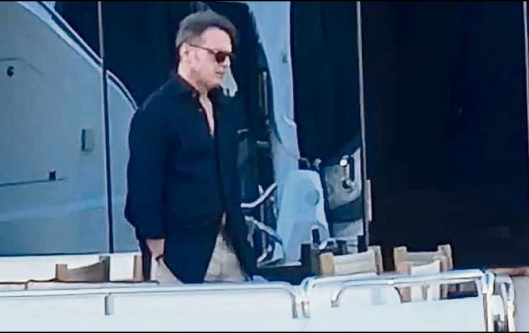 Celebridad. Publican en redes fotografías del cantante aparentemente tomadas como paparazzi, a bordo de un yate, mostrándolo completamente sano. Especial