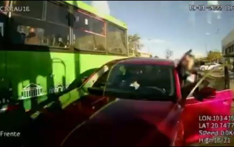 Hasta el momento no se han reportado personas lesionadas ni detenidos por el hecho. ESPECIAL