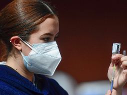 La vacuna es una valiosa herramienta para reducir el riesgo de complicaciones por la infección del coronavirus. AFP/P. Pardo