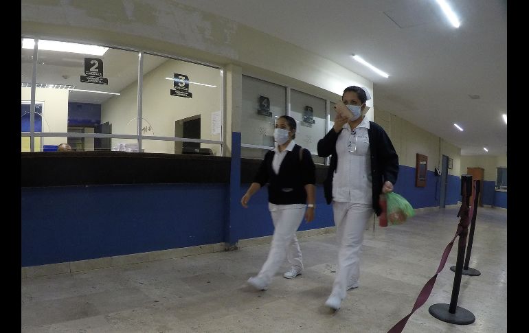 Trabajadores de la Salud han tenido que organizarse para distribuirse las labores de 340 compañeros que están incapacitados por COVID-19. EL INFORMADOR/ A. CAMACHO