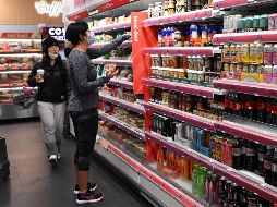 Aumentos en los precios de la vestimenta, alimentos y muebles son significativos. EFE/A. Rain