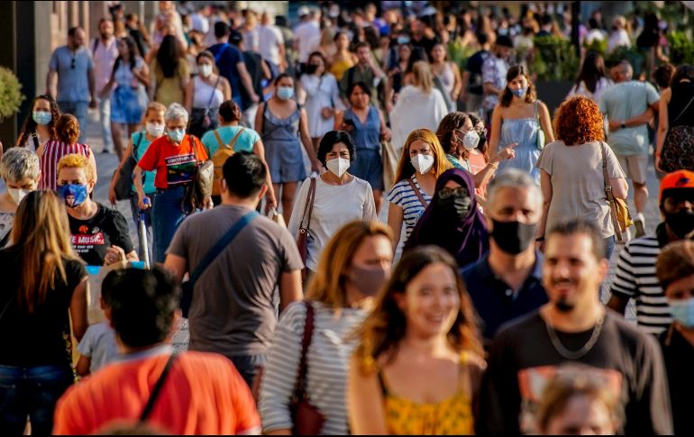 Aconsejan que la prueba de vacunación no sea un requisito de entrada en un país, dada la falta de acceso a vacunas en muchos países. AP/J. Mateu