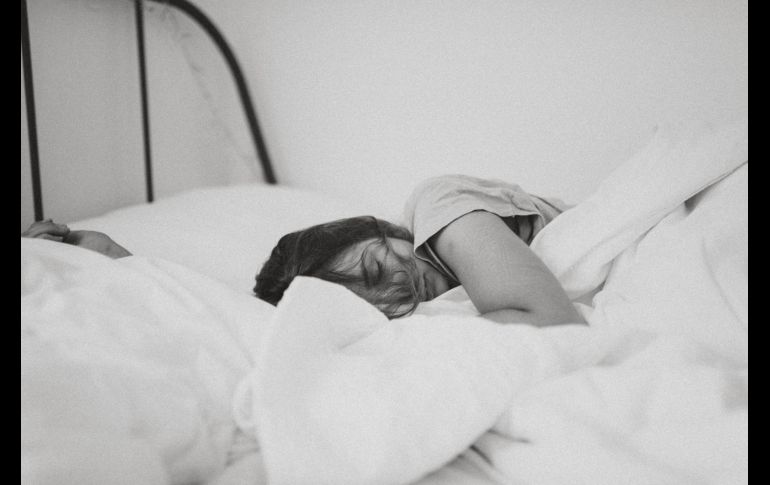 Si la tristeza se apodera de ti, es momento de enfrentarlo / Photo by Kinga Cichewicz on Unsplash