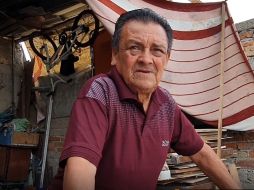 Félix ha tenido que empeñar su herramienta como carpintero en varias ocasiones. EL INFORMADOR