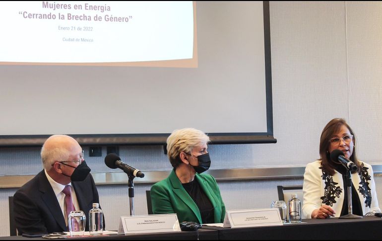 Jennifer Granholm (c) canceló una conferencia de prensa para hablar de su gira. EFE/Consejo Coordinador Empresarial