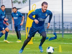 El veterano Hiram Mier sería una opción para la defensa, ante la baja de Antonio Briseño, afectado por el COVID-19. TWITTER/@chivas