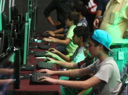 Los criminales se hacen pasar por jóvenes en los videojuegos para después citarlos. ESPECIAL