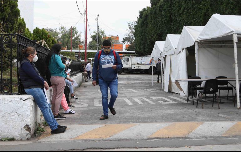 Un hombre con síntomas busca confirmar si es positivo a la enfermedad. SUN/C. Mejía