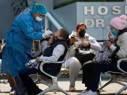 Durante una endemia, la enfermedad sigue circulando, pero con un ritmo más bajo y más predecible, y con menos afectados que terminan en hospitales. EFE / ARCHIVO