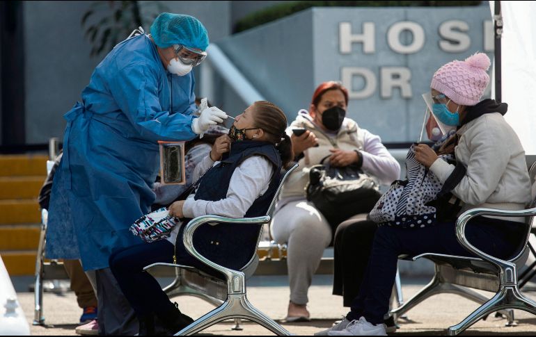 Durante una endemia, la enfermedad sigue circulando, pero con un ritmo más bajo y más predecible, y con menos afectados que terminan en hospitales. EFE / ARCHIVO