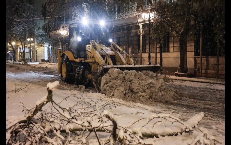 Informan que la nieve alcanzó alturas sin precedentes en algunas zonas. EFE/G. Vitsaras