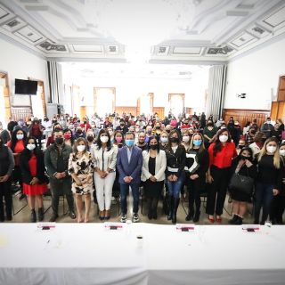 Presentan en Guadalajara programas de emprendimiento para mujeres