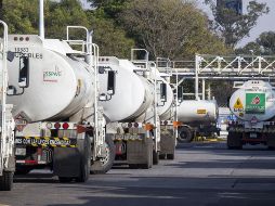 Entre enero y noviembre de 2021, la oferta nacional de gasolina fue de 712 mil barriles diarios: 32% por producción de Pemex, 43% por importación de la empresa estatal y 23% por importación de privados. NOTIMEX/Archivo