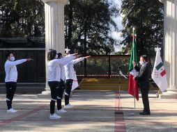 La entrega de la bandera se realizcó con una ceremonia privada en el Comité Olímpico Mexicano, debido a las restricciones por el COVID-19. FACEBOOK / Comité Olímpico Mexicano