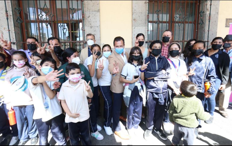 Pablo Lemus encabezó la inauguración de los recorridos turísticos por los sitios emblemáticos del Centro Histórico. CORTESÍA/Gobierno de Guadalajara