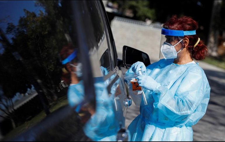 Aunque cada empresa tiene sus protocolos sanitarios, pocas permiten a sus empleados trabajar en casa. EFE/C. Brehman