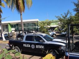 En una revisión posterior, autoridades confiscaron armas de fuego y blancas, así como teléfonos celulares. EFE/Archivo Digital Colima