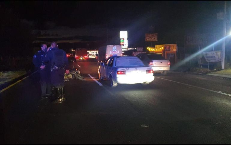 La camioneta robada fue abandonada por el sospechoso, posteriormente llegó un cómplice y comenzó otro seguimiento que terminó casi por Ciudad Judicial en Zapopan. ESPECIAL