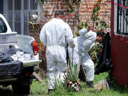 La fosa, en el cruce de López Mateos y Francisco Villa, es resguardada por policías municipales y estatales. SUN/Archivo