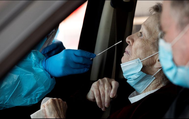 EU ha habilitado una web para pedir tests gratis y ha anunciado el reparto de 400 millones de mascarillas y la compra de 20 millones de pastillas antivirales. EFE / M. Reynolds