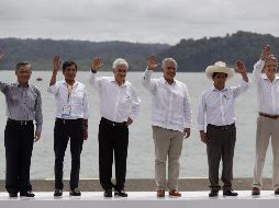 Gan Kim Yong, ministro de Comercio e Industria de Singapur posa con Rogelio Ramírez (México), Sebastián Piñera (Chile), Iván Duque (Colombia), Pedro Castillo (Perú) y Guillermo Lasso (Ecuador). EFE/E. Guzmán
