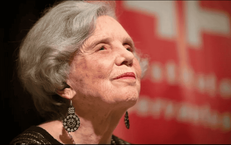 La escritora Elena Poniatowska ha hecho público en Twitter el robo de uno de sus cuadros en 1992. AP / ARCHIVO