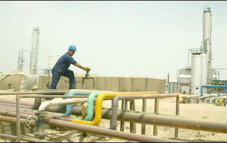 Según Pemex, a pesar de que la venta de gasolinas se estancó el factor precio puso a sus finanzas en buena posición. EFE/ H. Al-Mousawi