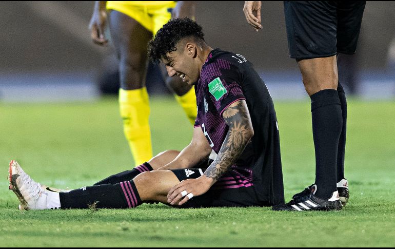 INCÓGNITA. Aún no se sabe el alcance de la lesión de Jorge Sánchez, pero el dolor en su rodilla preocupa al Tri y al América. IMAGO7