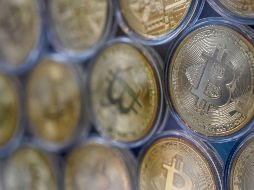 El Salvador y el FMI llevan meses negociando un acuerdo de mil 300 millones de dólares, que podría ser negado si se sigue utilizando la criptomoneda. AFP/O. Koze