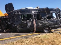 La volcadura ocurrió antes de las 08:00 horas en la autopista León-Aguascalientes en el kilómetro 35 en Lagos de Moreno. ESPECIAL