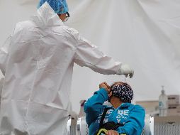 El primero de enero del año se registraban alrededor de 400 casos al día, hoy fueron 4 mil 737. EFE