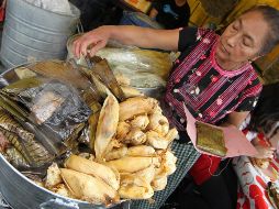 El Instituto también recomendó no excederse en la ingesta de alimentos en esta temporada. ARCHIVO