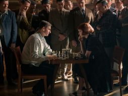 La serie de Netflix “Gambito de dama” batió récords con 62 millones de vistas en todo el mundo en cuatro semanas y ganó 11 premios Emmy. ESPECIAL / NETFLIX