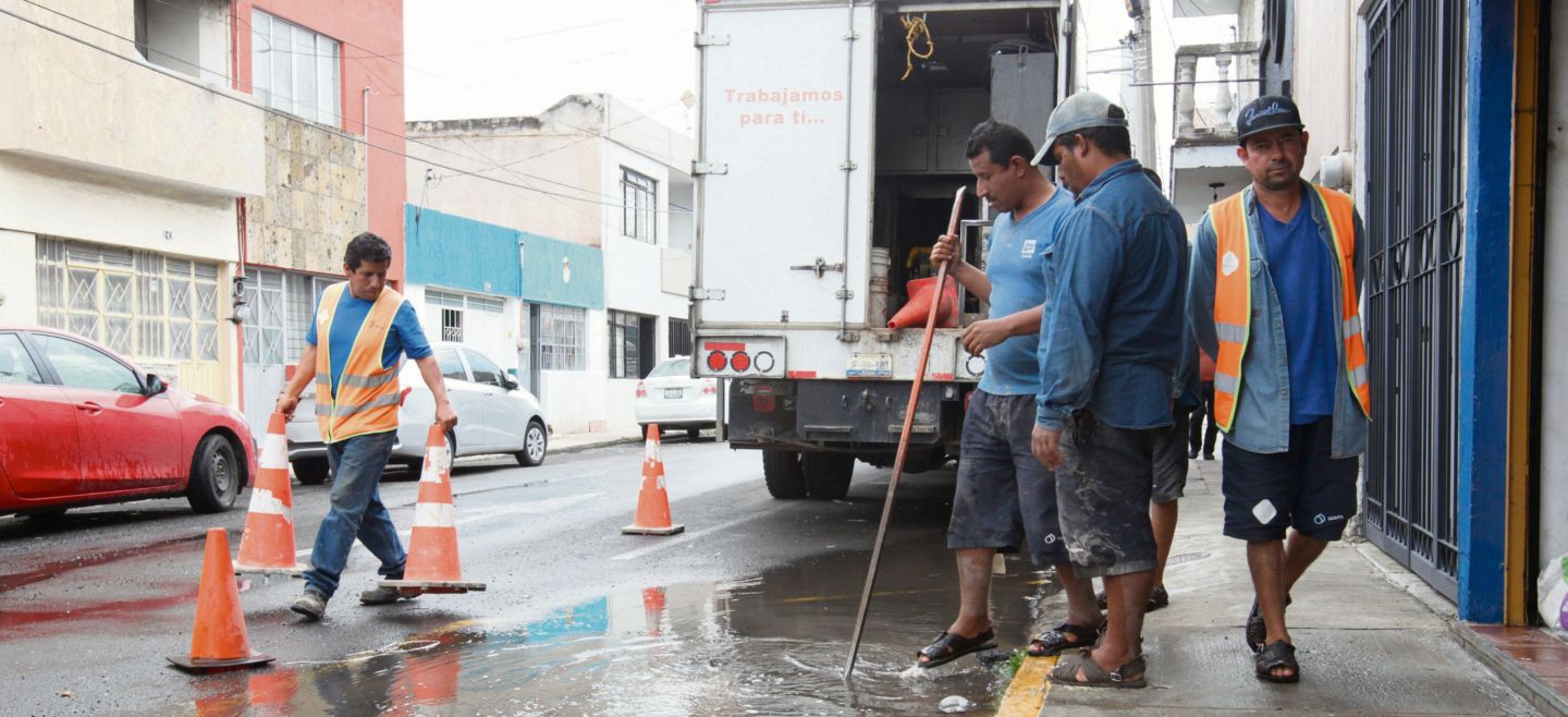 ATENCIÓN. El SIAPA informa que acuden a reparar las fugas en un tiempo de 24 a 48 horas, en promedio. ARCHIVO/ EL INFORMADOR